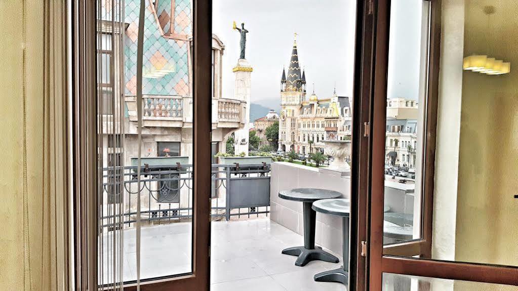 Cozy Studio On Europe Square Batumi Ngoại thất bức ảnh